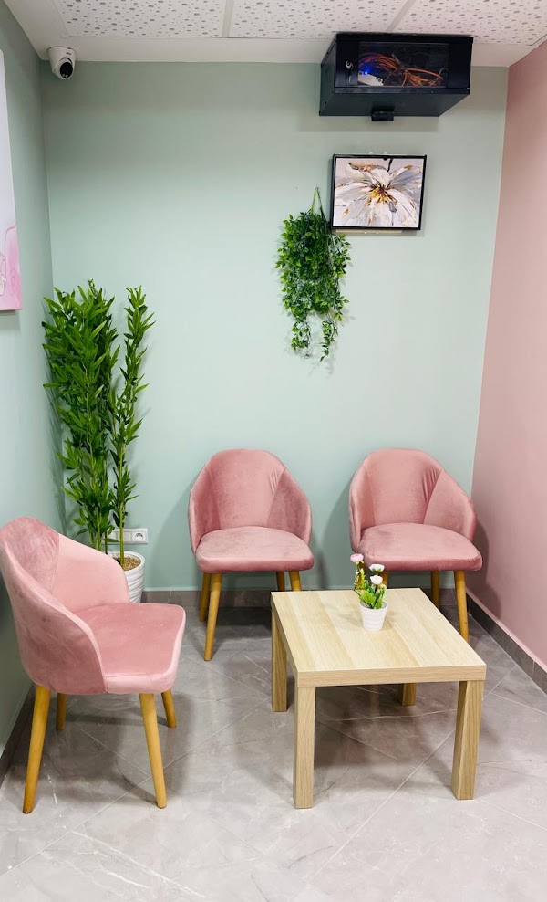 Espace d'attente avec fauteuils au cabinet